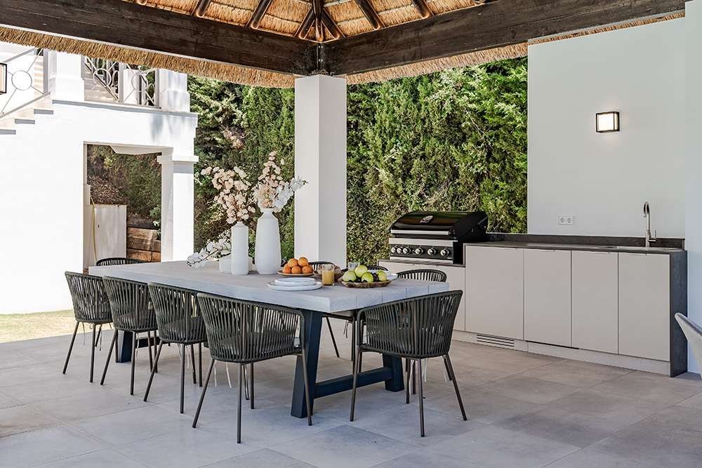 E.M. HOUSE, Modern Tranquility