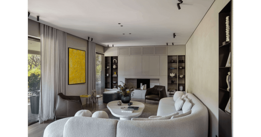 Living room in J.U. House by MORANID, featuring wellness-centered light and refined illumination.
