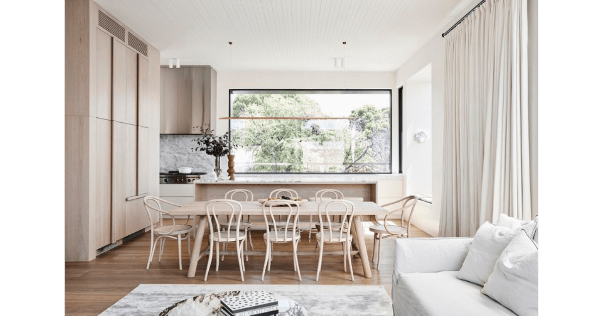 Dining area · B.S. Nature-Inspired Villa · MORANID Dining area in B.S. Nature-Inspired Villa by MORANID, featuring biophilic elements and natural materials, and wellness-centered light and refined illumination.