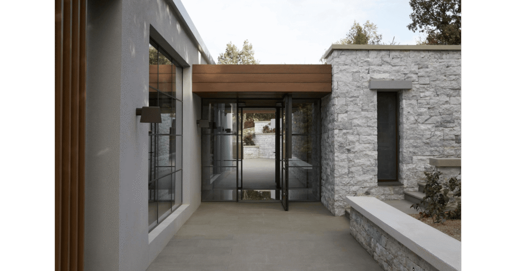 Exterior · D.L. House · MORANID Exterior in D.L. House by MORANID, featuring privacy and restorative calm.