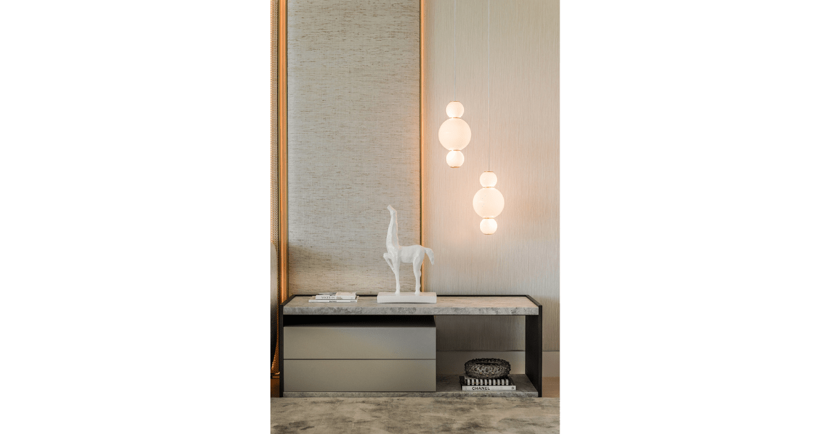 Home office in R.m House by MORANID, featuring biophilic elements and natural materials.