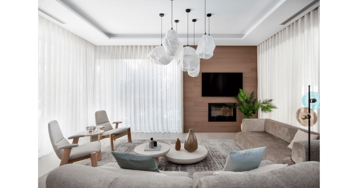 Living room in T.Z. House, Tranquil Zen Villa by MORANID, featuring natural materials and warm textures, and a calm work-focused atmosphere.