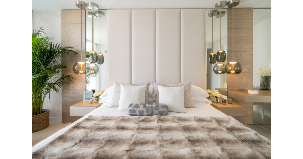 Bedroom in A.k..house by MORANID, featuring natural materials and warm textures, and soft neutral tones and material warmth.