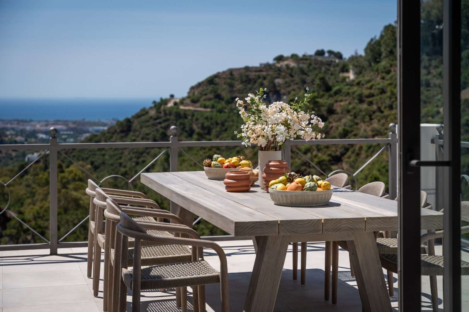 E.M. HOUSE, Modern Tranquility