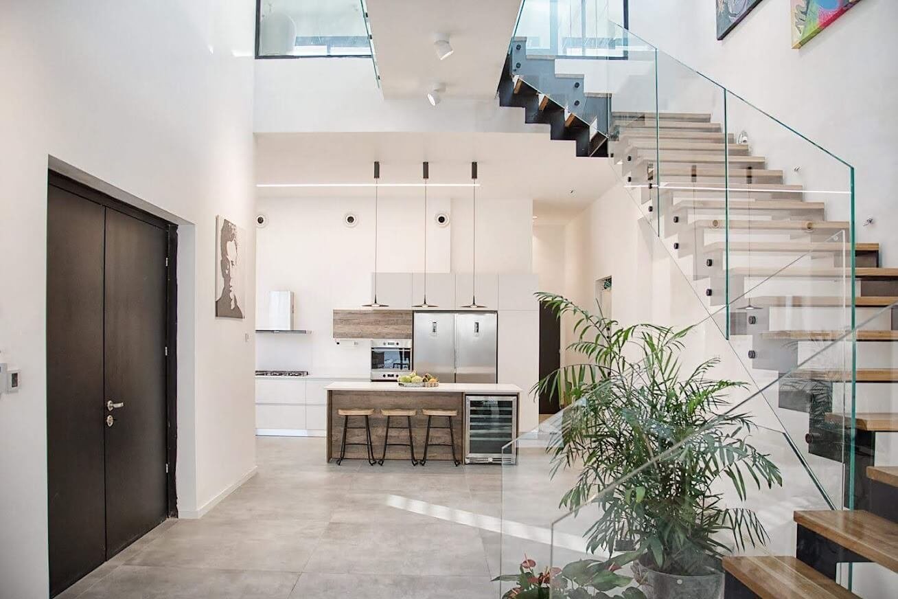 D.M.HOUSE
