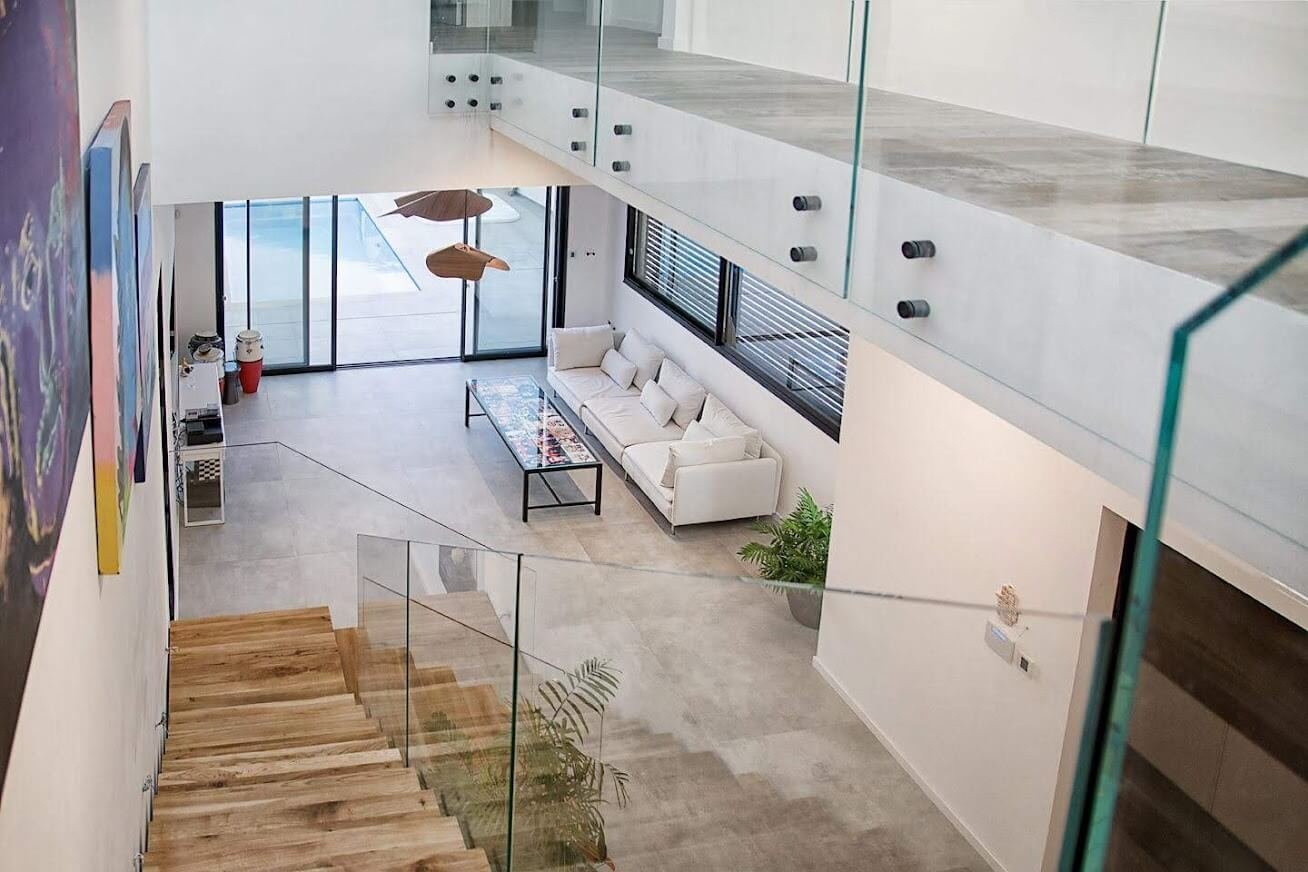 D.M.HOUSE