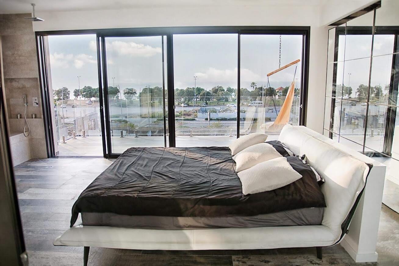 Bedroom in D.M. House by MORANID, featuring a restful recovery-focused atmosphere.