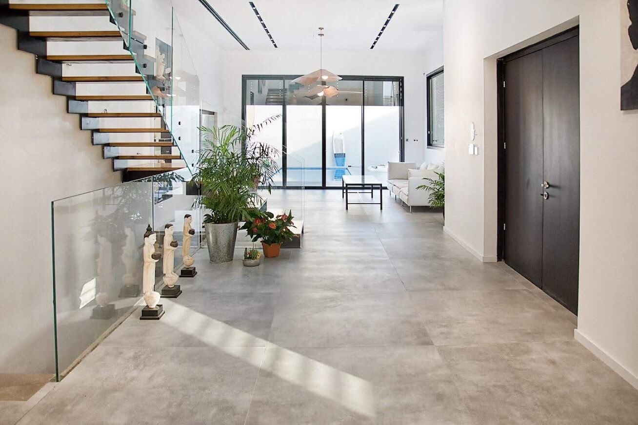 D.M.HOUSE