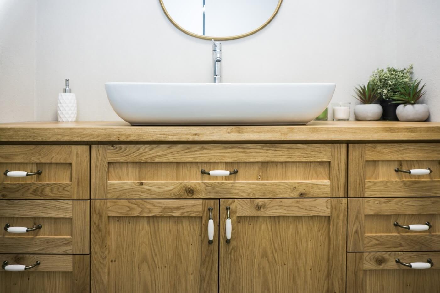 Bathroom in L.Y. House by MORANID, featuring human-centered residential design and refined material balance.