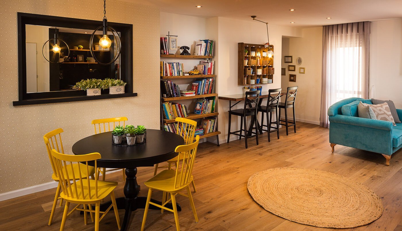Dining area in I.C. House by MORANID, featuring human-centered residential design and refined material balance.