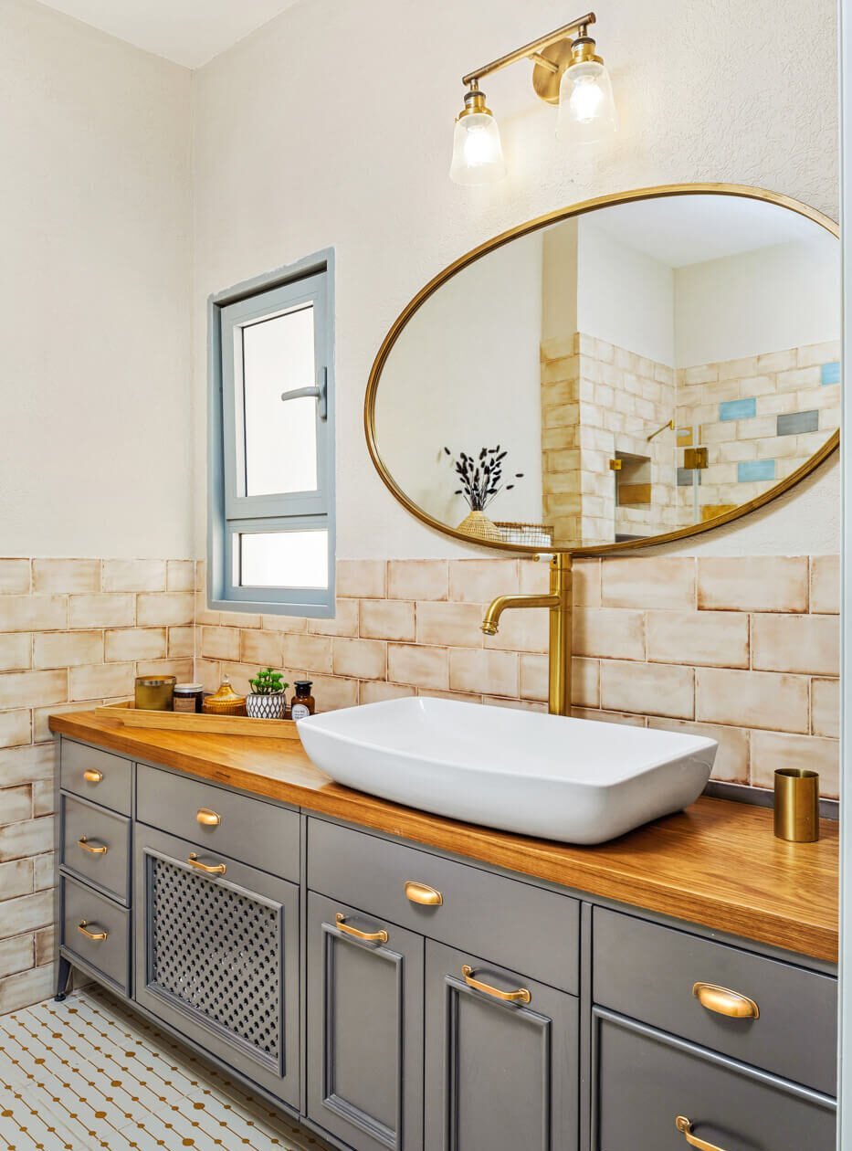 Bathroom in I.D. House by MORANID, featuring human-centered residential design and refined material balance.