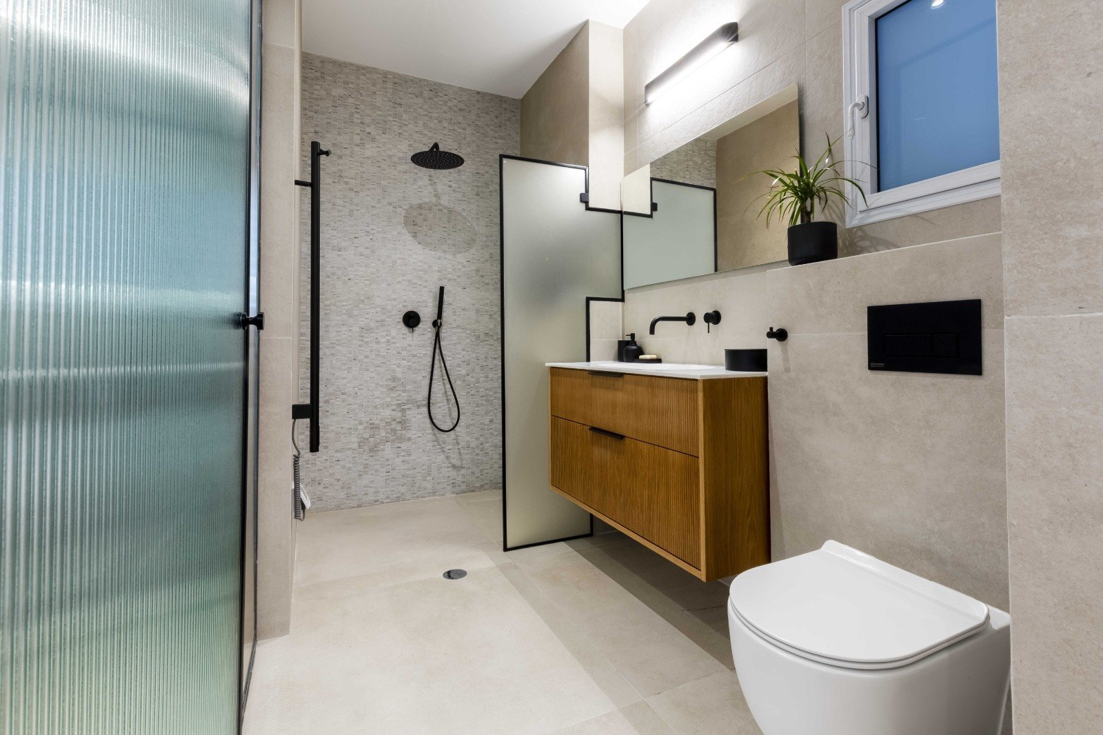 Bathroom · A.G. House · MORANID Bathroom in A.G. House by MORANID, featuring wellness-centered interior design, and human-centered connection and flow.
